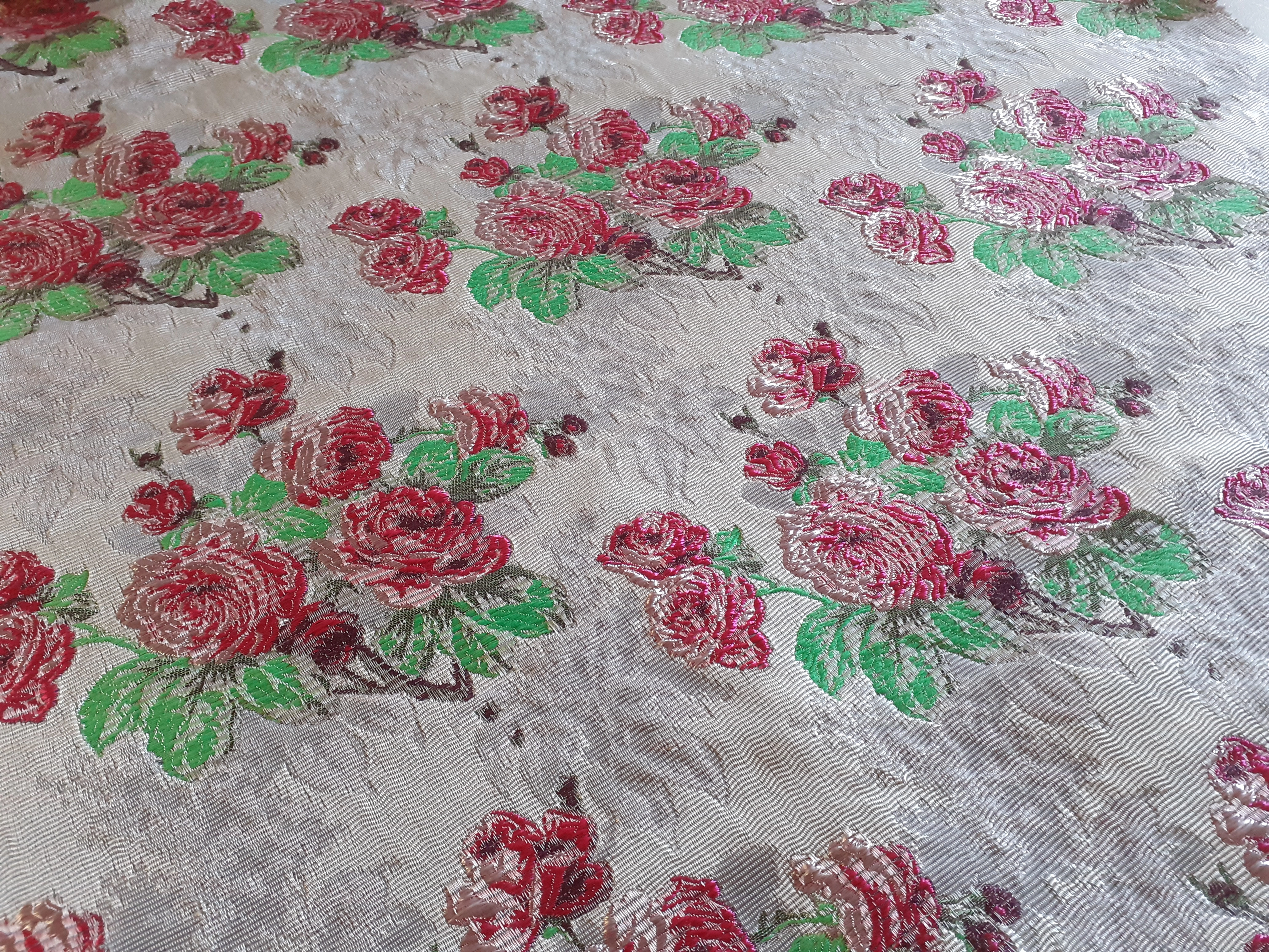 rose su bianco